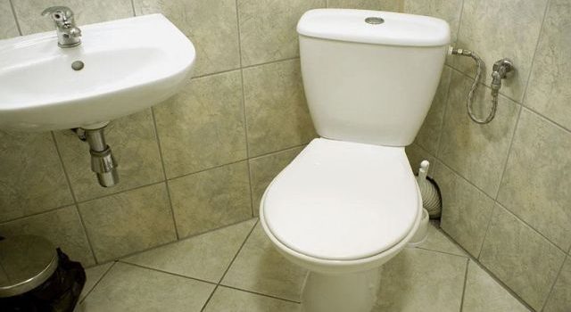 毎日の安心な暮らしを守るために知っておきたいトイレつまりの原因と予防対策